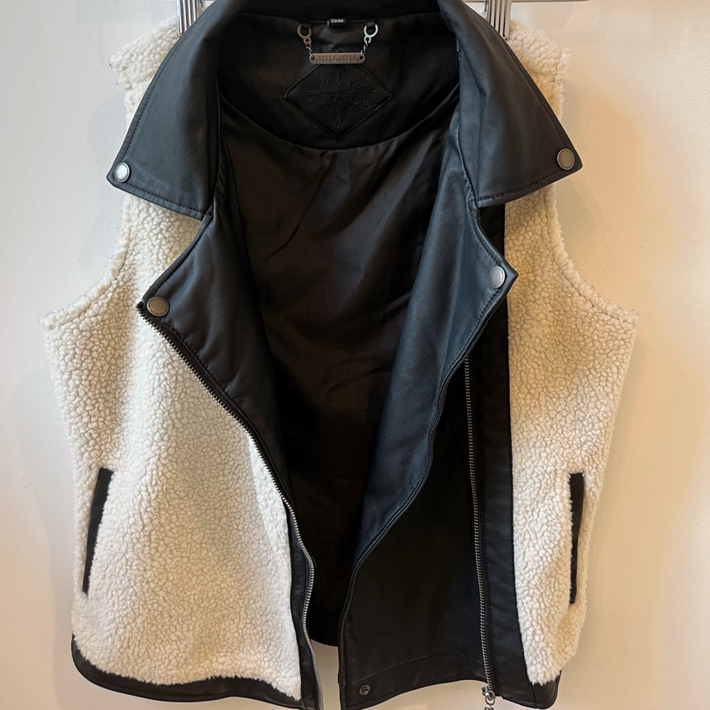 Teddy vest with vegan leather